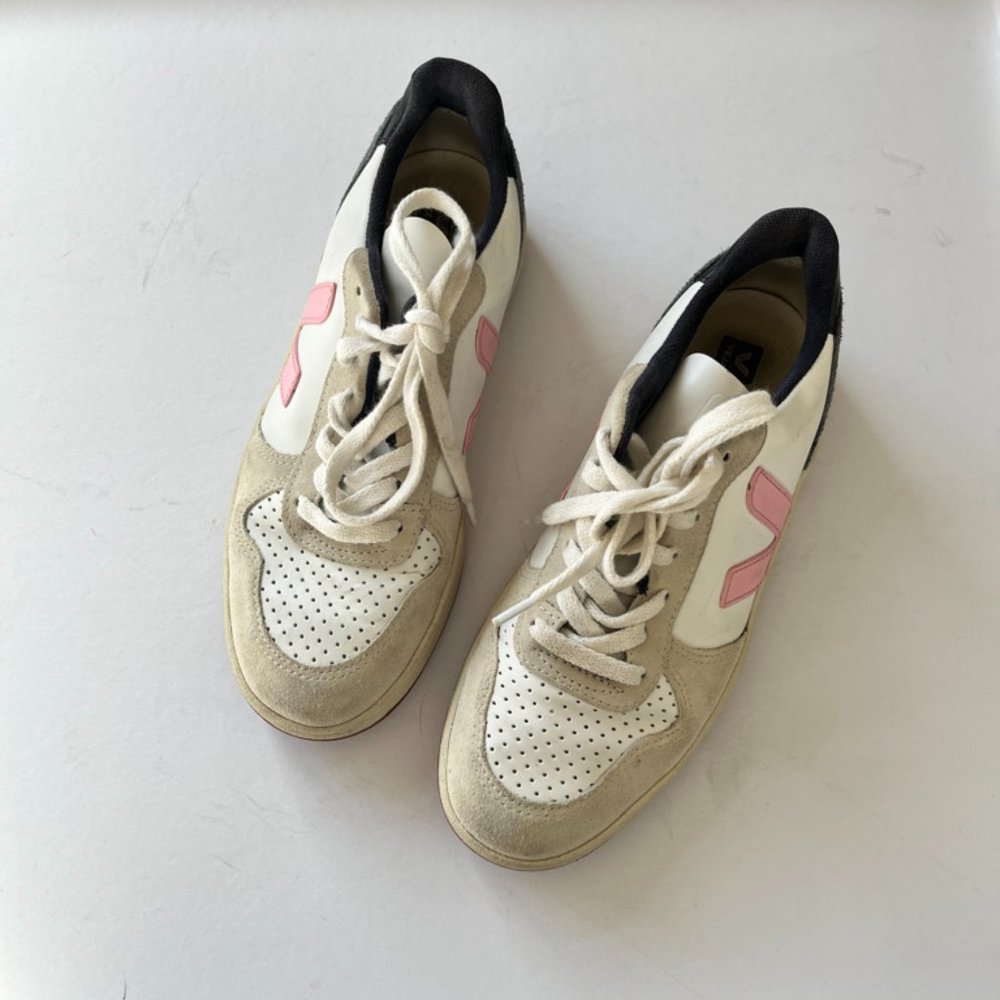 💙 Veja V-10 sneakers in blue and pink 💙